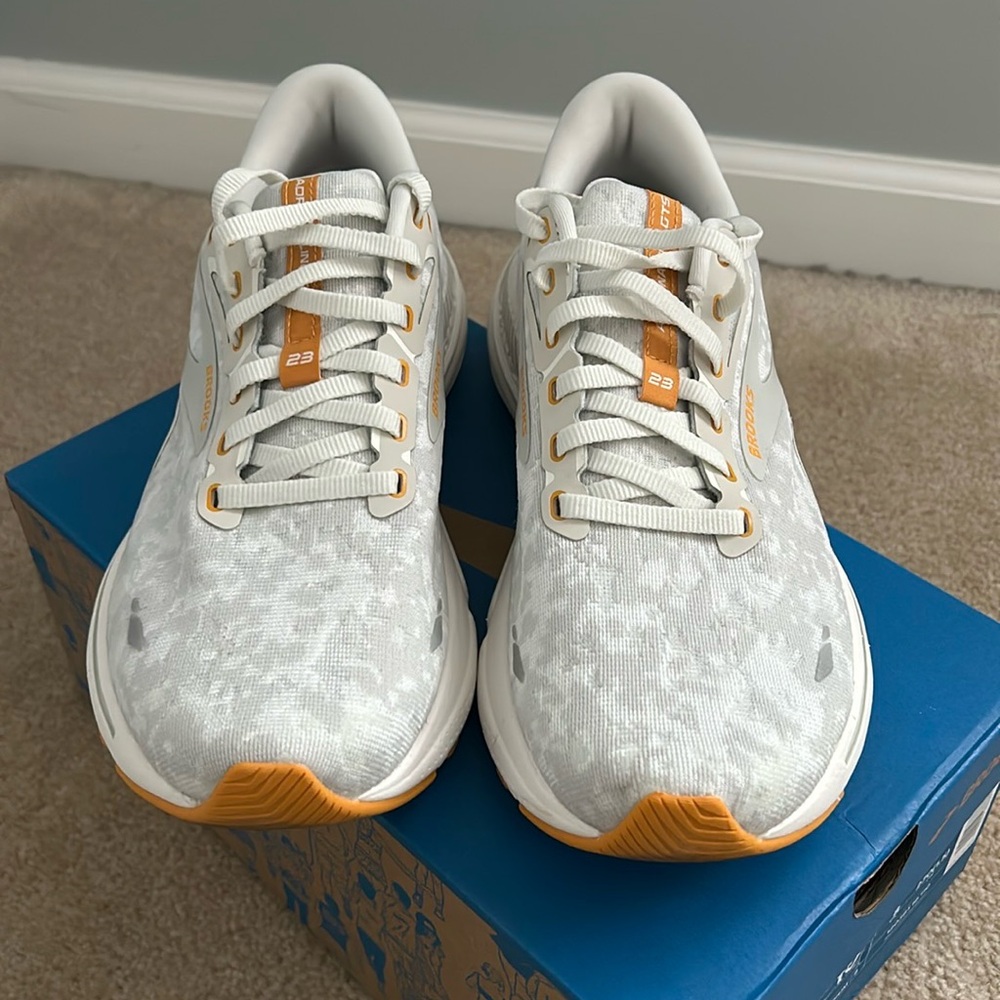 Women’s Brooks Adrenaline GTS Sneakers